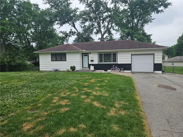2522 Queen Ridge Dr, Independence, MO 64055