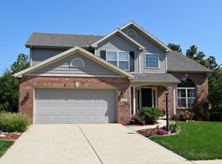 1212 Oak Valley Rd, Mahomet, IL 61853