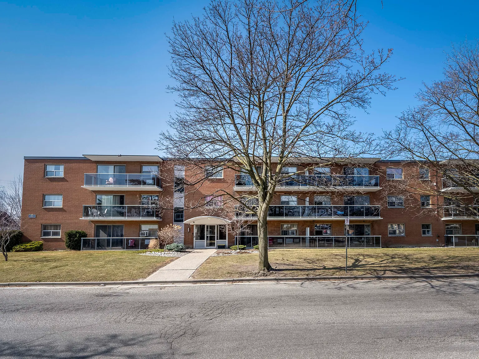 Dorchester Apartments — Photo 2