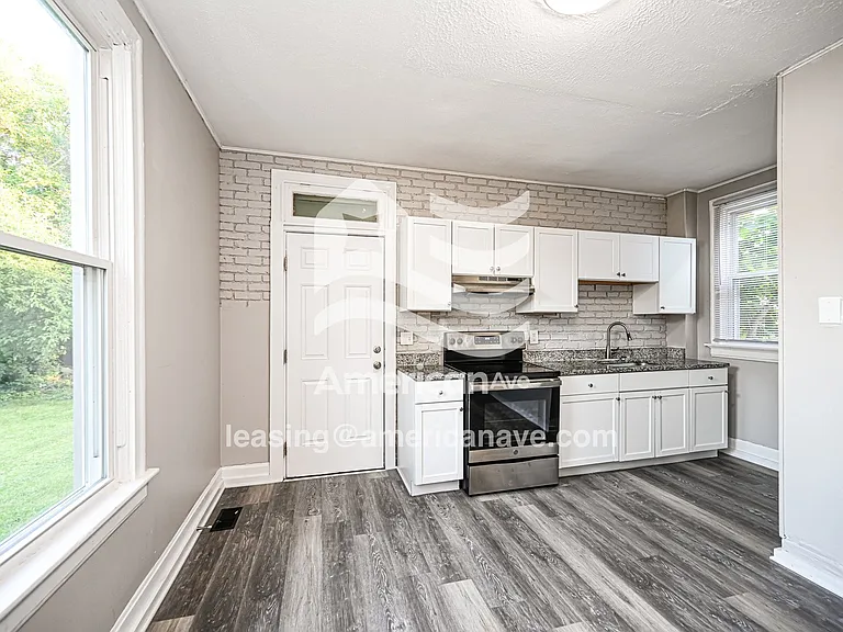 677641_006_kitchen_7.jpg