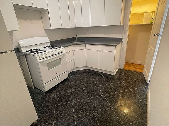 4th image of 18228 Hillside Ave #3