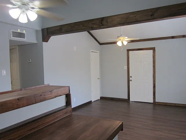 1210 N Oak St — Photo 12