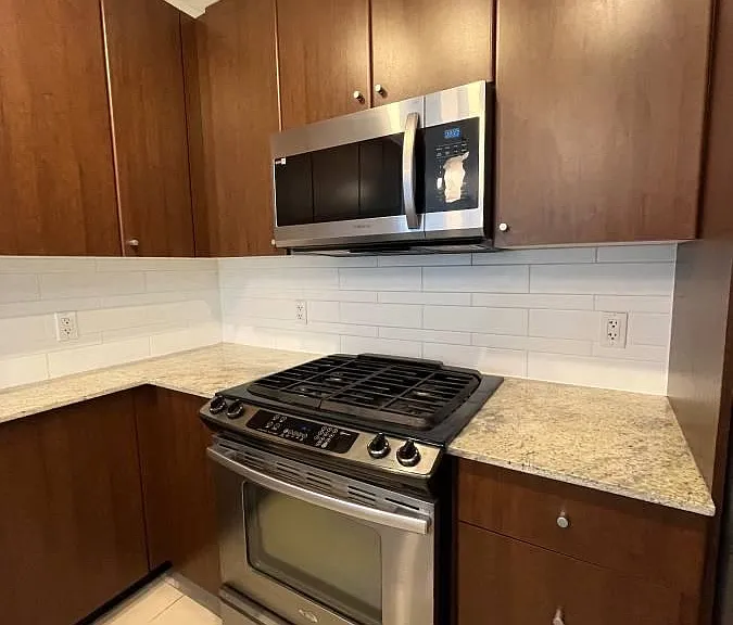 280 Ross Dr — Photo 3