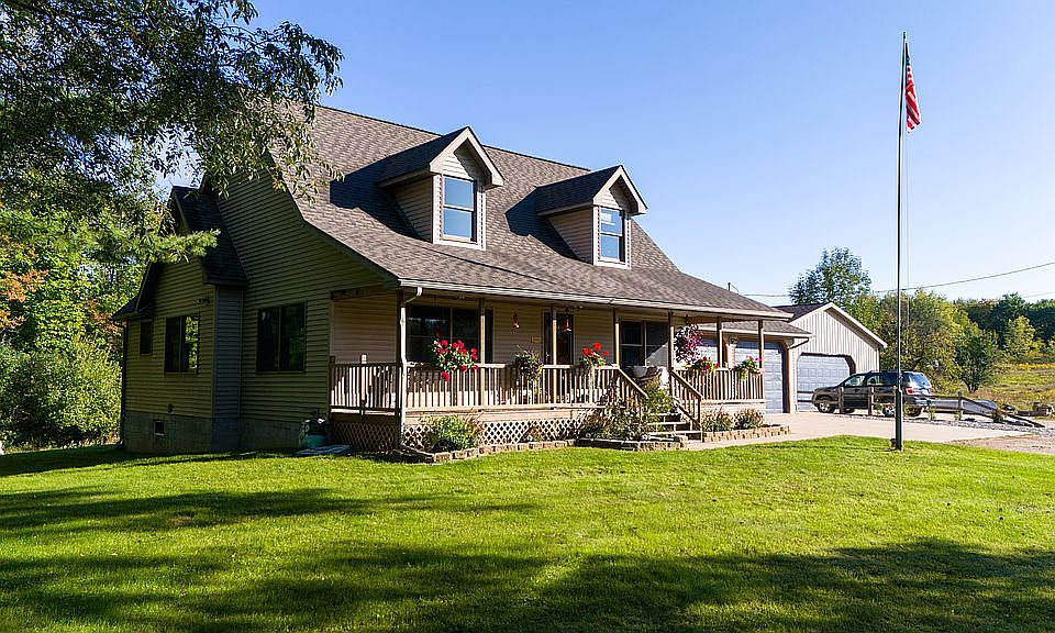  BEAUTIFUL 1 OWNER HOME