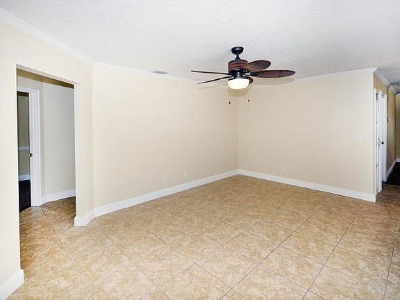 5th image of 16886 W Lancashire Dr