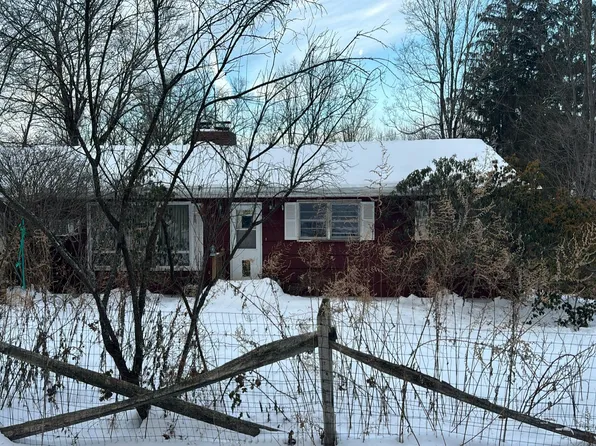 9 Sunset Rdg, Danbury, CT 06811