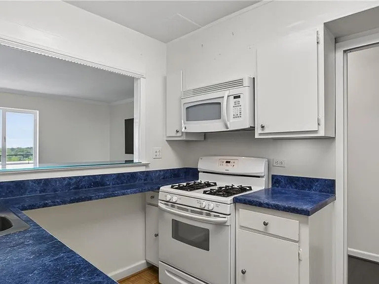7320 Glenroie Ave #10E — Photo 16
