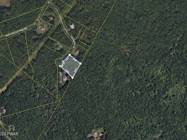 Castle Ct, Milford, PA 18337