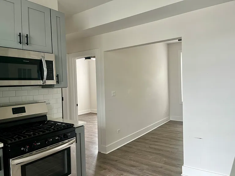 5325 N Damen Ave #1 — Photo 4