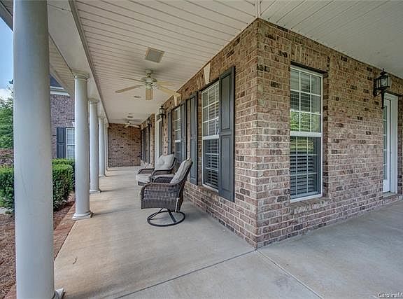 3rd image of 2501 Holly Oak Ln