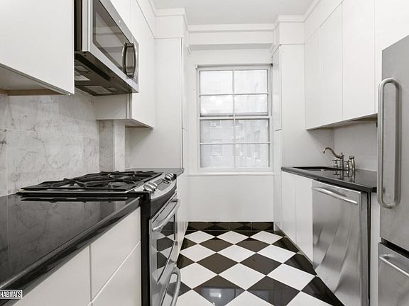 4th image of 305 W 72nd St APT 7C