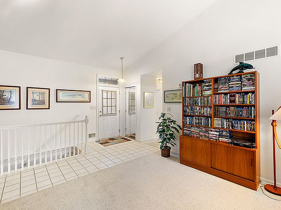 4th image of 302 Texknoll Dr