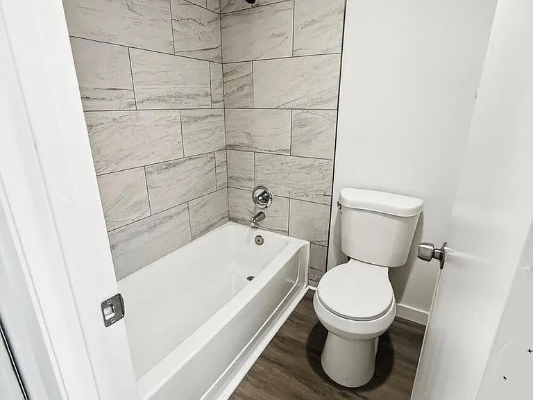 1516 SE Royal Green Cir #202 — Photo 7