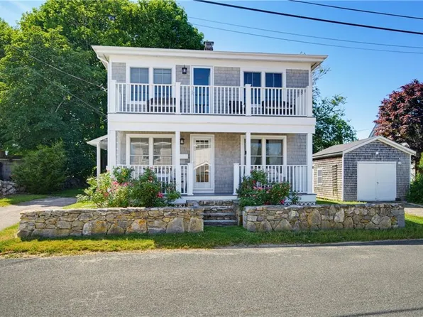 17 Rose Ct, Narragansett, RI 02882
