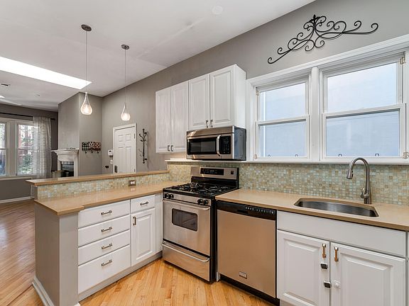 5th image of 1913 W Armitage Ave APT 2F