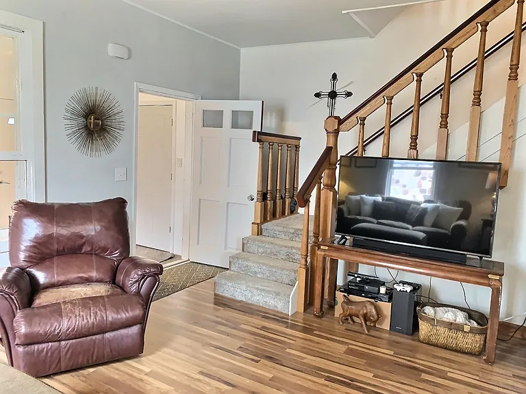 535 W Wisconsin St — Photo 4