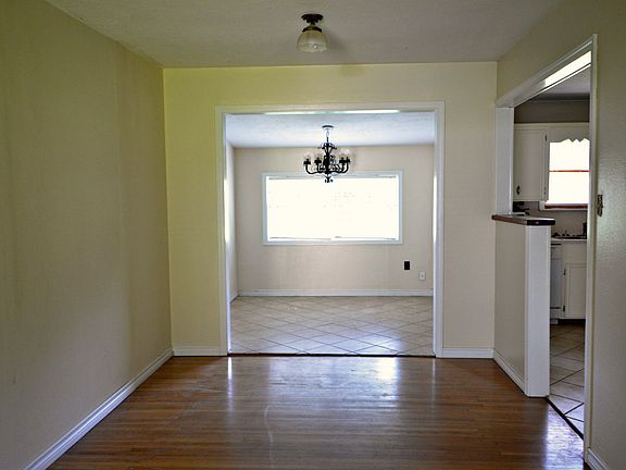 4th image of 2311 Elgin Ave