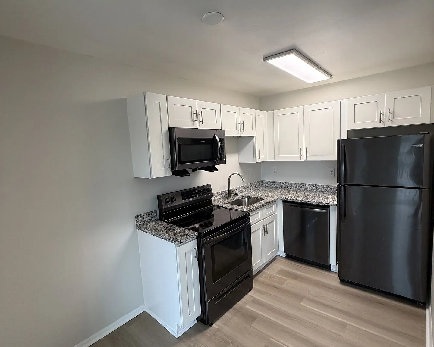 Bell View at Northshore Apartments — Photo 2