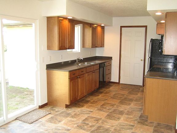 3rd image of 3301 Stagecoach Ave