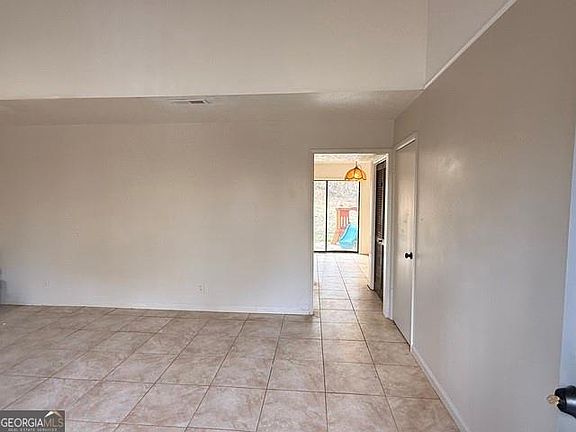 4th image of 229 Little River Rd