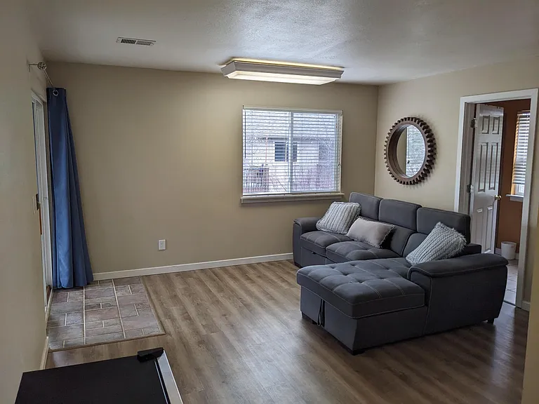 102 Rowena Pl — Photo 10