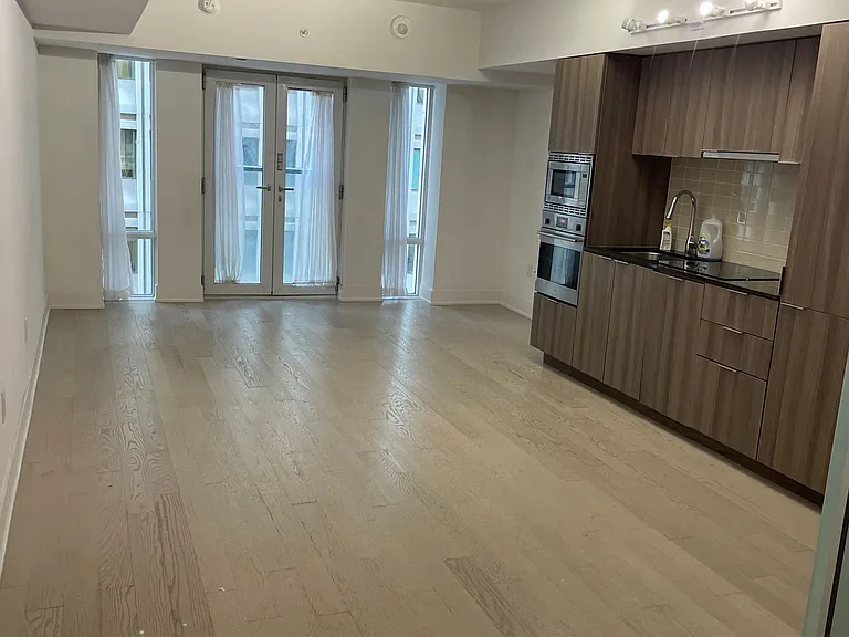 955 Bay St #521 — Photo 7