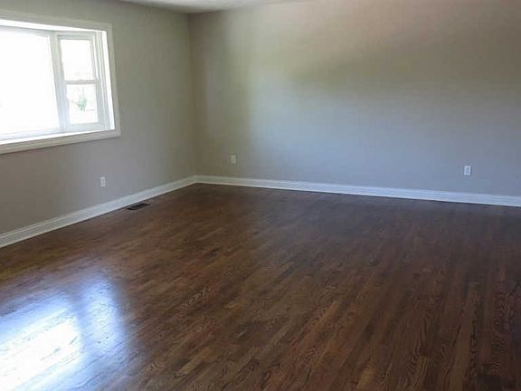 4th image of 839 Lea Ave
