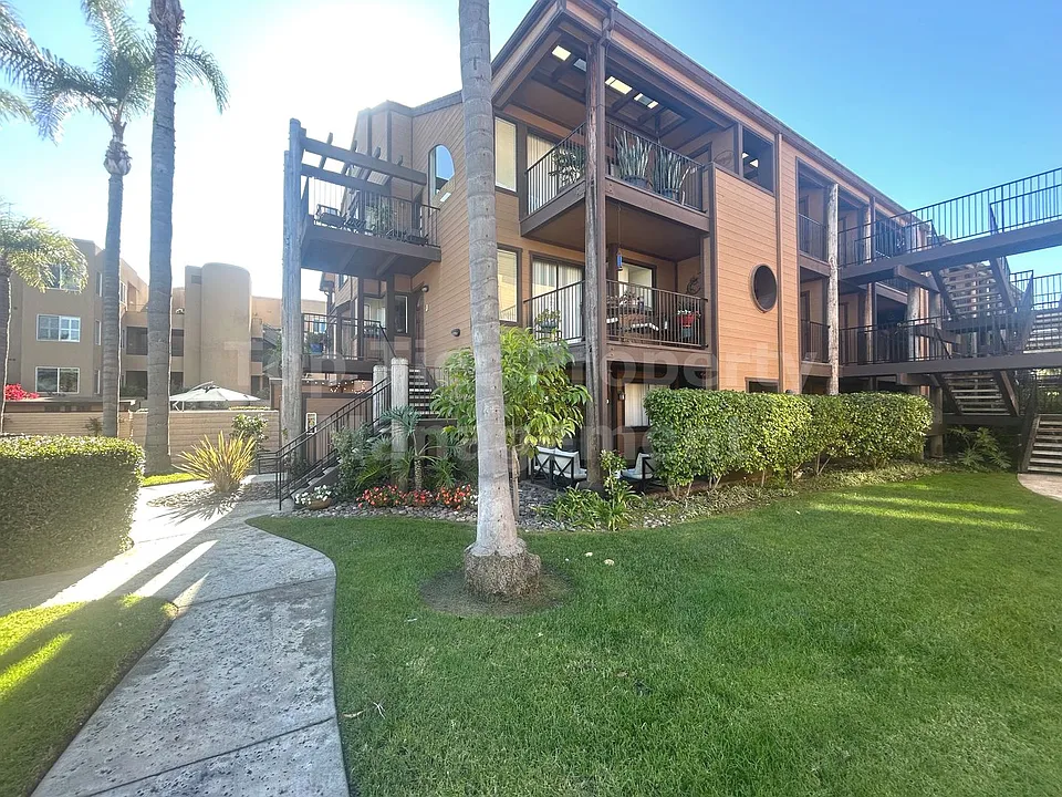 4016 Aguila St #I