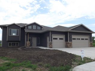 213 Larkspur Ridge Cir, Brookings, SD 57006