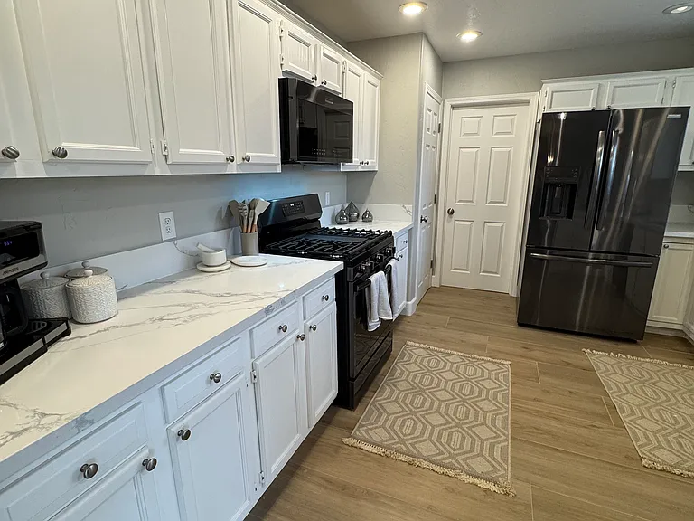 3732 N Taylor Dr — Photo 83