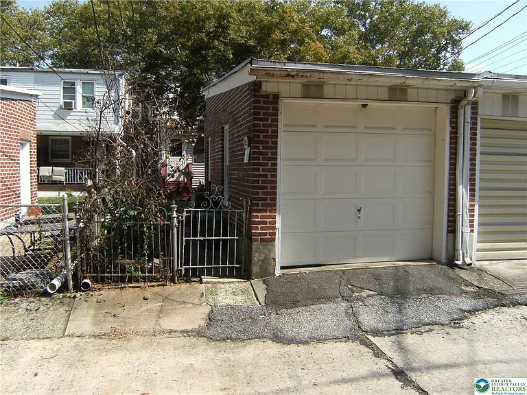 522 N Saint George St — Photo 17