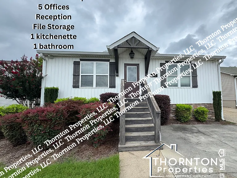 1640 Blount Ave — Photo 1