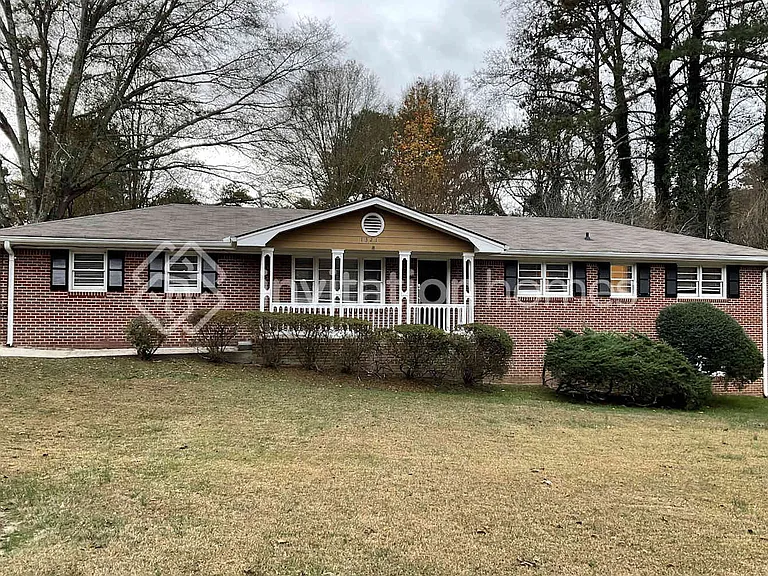 1321 Laura Ln — Photo 1