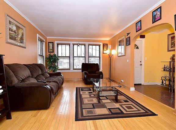 3rd image of 6347 W Berteau Ave