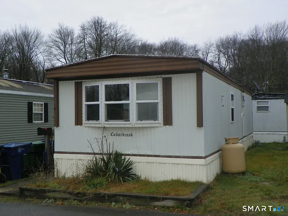 11 Woodland Dr