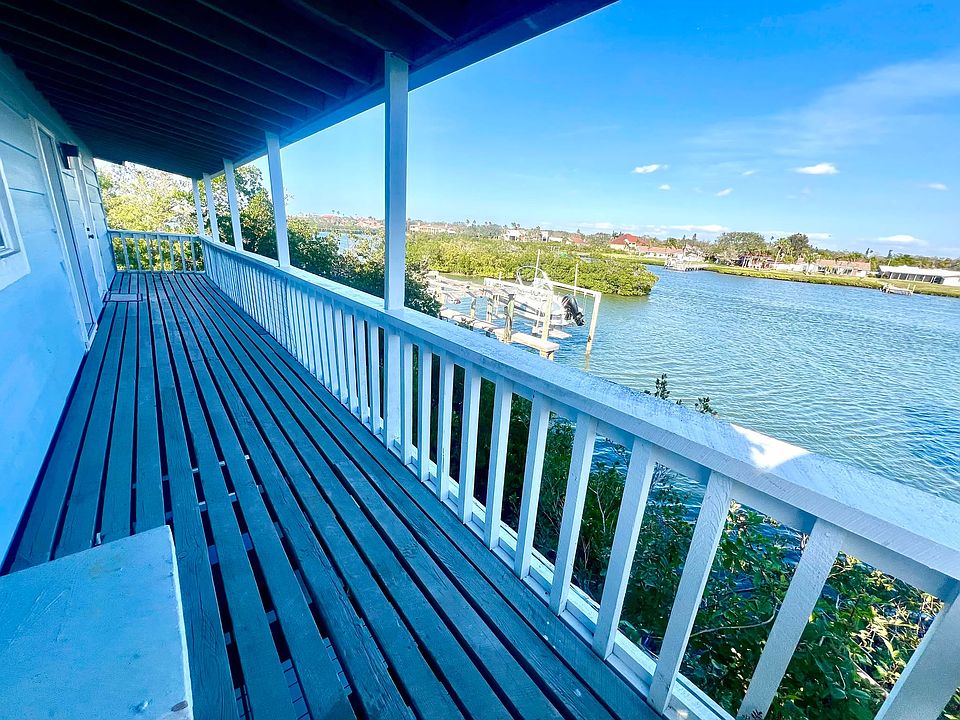 Large balcony overlooks Intercoastal