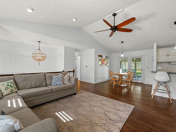 5th image of 565 Kinsella Dr