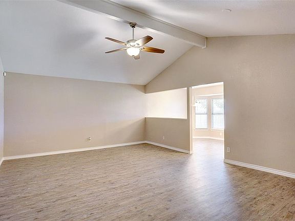 3rd image of 1308 N Creek Dr