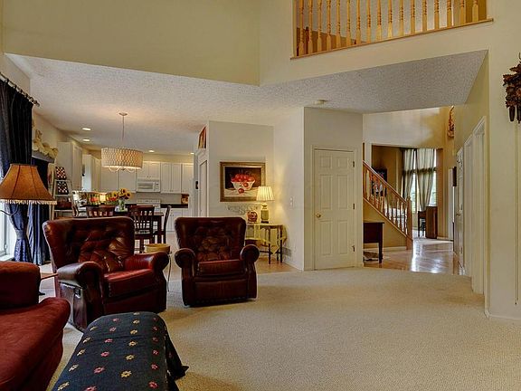 3rd image of 6142 Saint Mel Cir