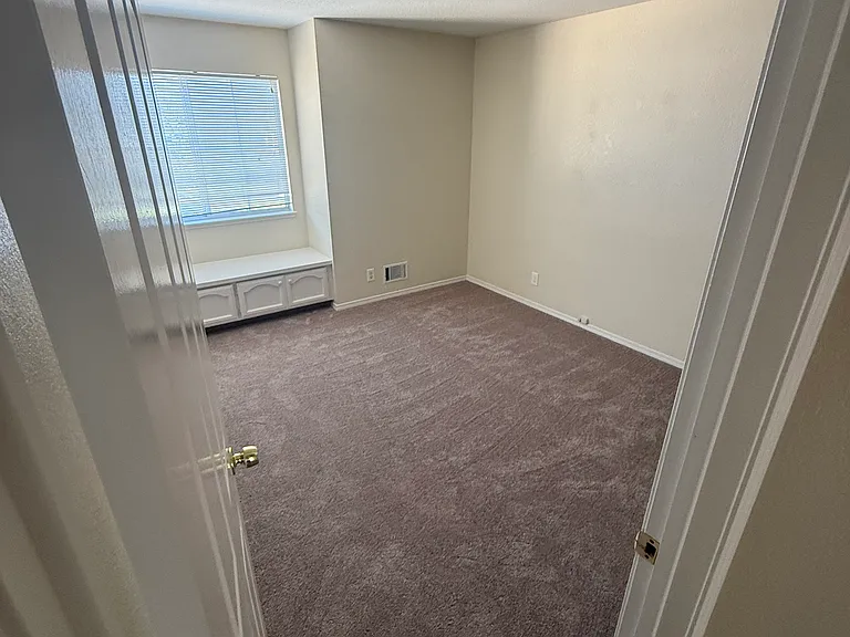 234 Laurelwood Cir — Photo 12