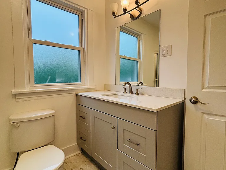 687 Margaret St — Photo 13