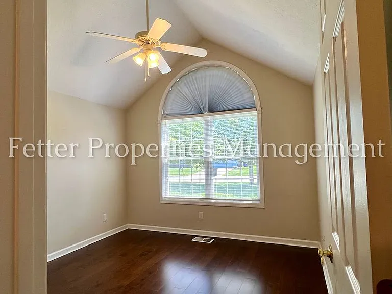 4595 Miranda Dr — Photo 13