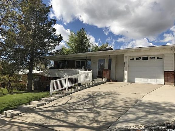 2nd image of 2549 E Blaine Ave