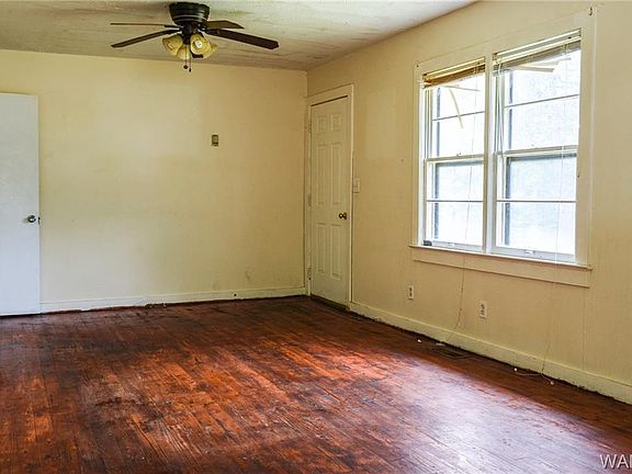 4th image of 4000 17th St NE
