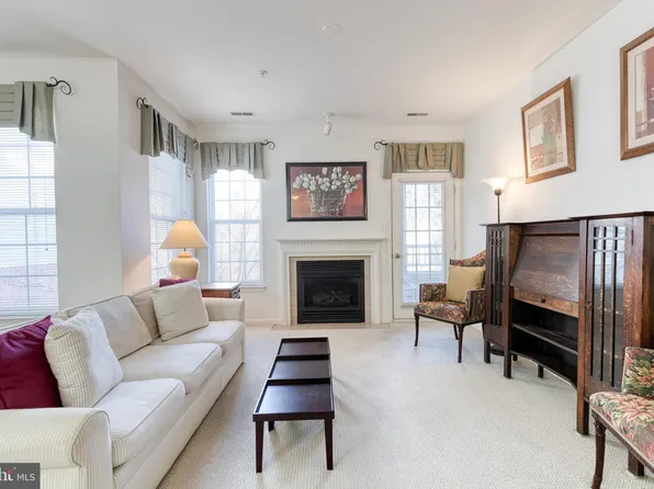 400 Symphony Cir #329F, Cockeysville, MD 21030