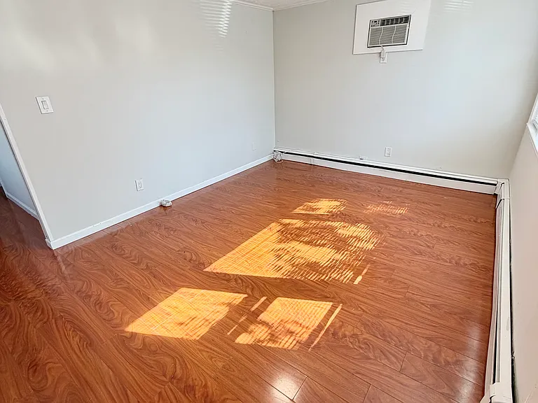 392 Madison Ave — Photo 9