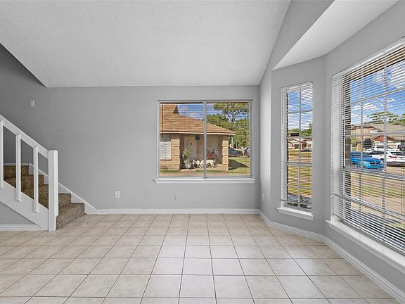 4th image of 17010 Pastoria Dr