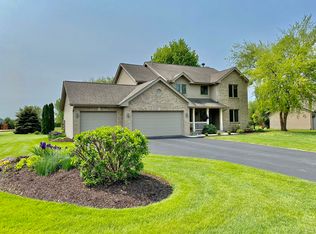 123 Boeing Trl, Poplar Grove, IL 61065