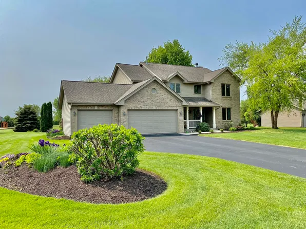 123 Boeing Trl, Poplar Grove, IL 61065