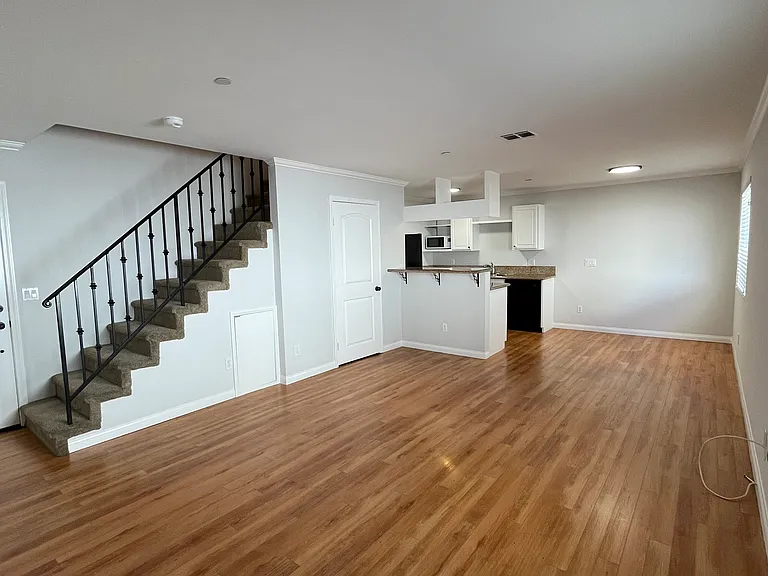 10943 Fruitland Dr #6 — Photo 1
